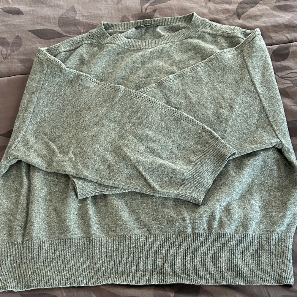 Lafayette 148 New York Women’s L Light Gray Sweater with subtle silver thread.